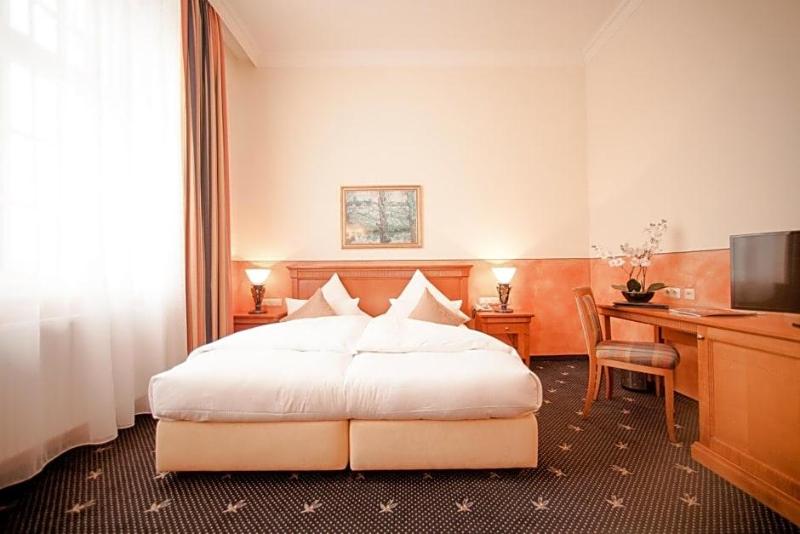 Schlosshotel Grunwald image