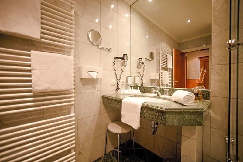Schlosshotel Grunwald image