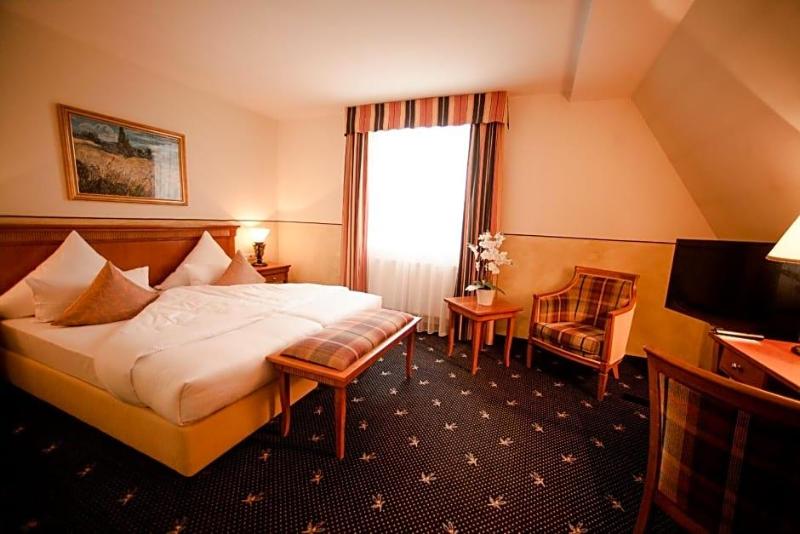 Schlosshotel Grunwald image