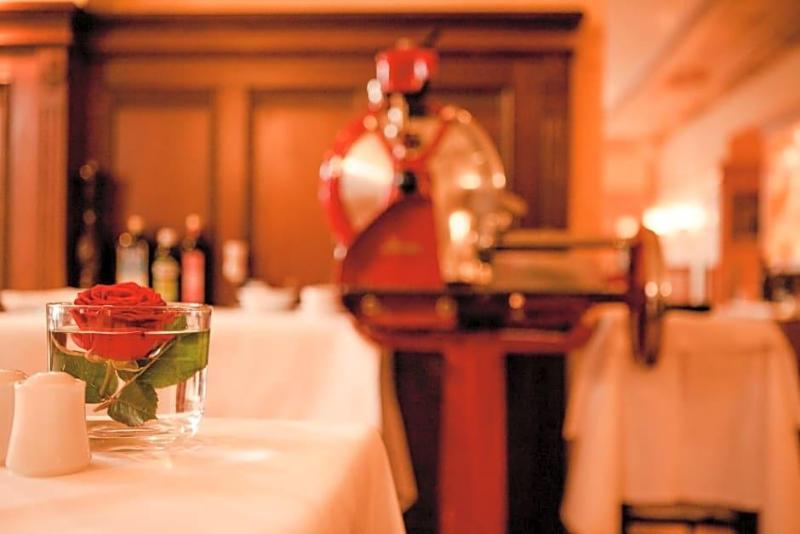 Schlosshotel Grunwald image