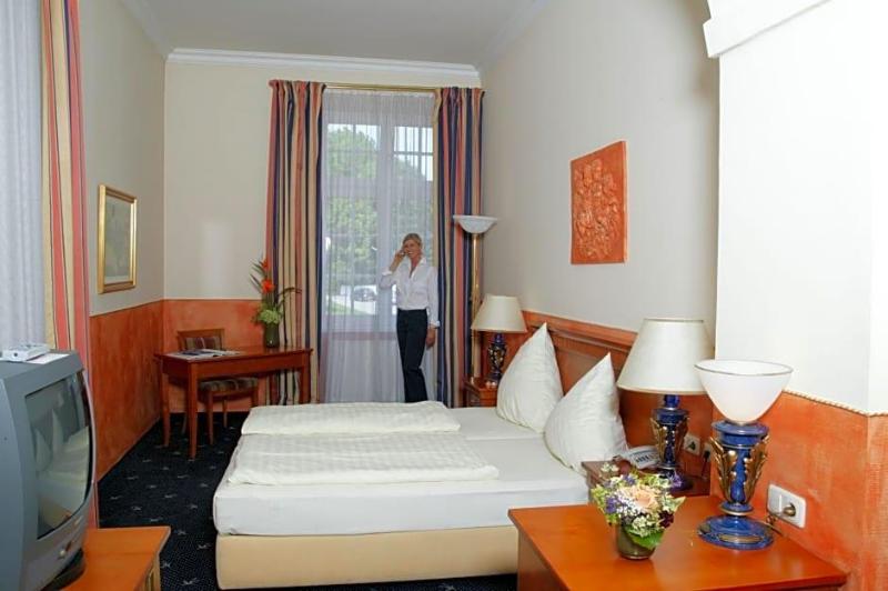Schlosshotel Grunwald image