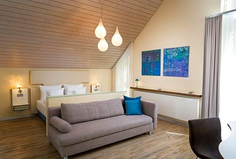Flussbett Hotel image