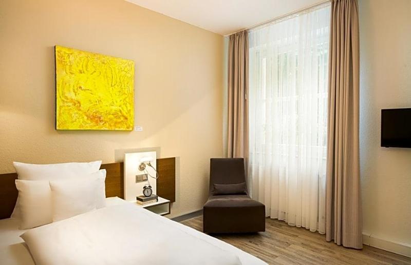 Flussbett Hotel image