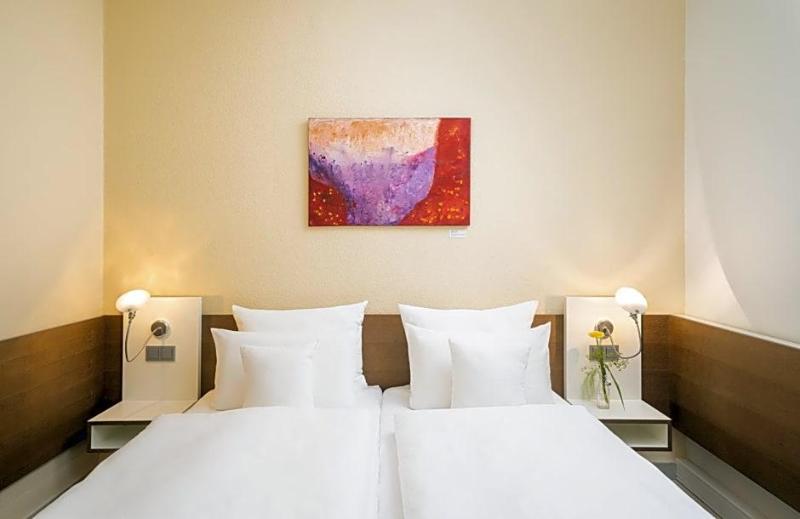 Flussbett Hotel image