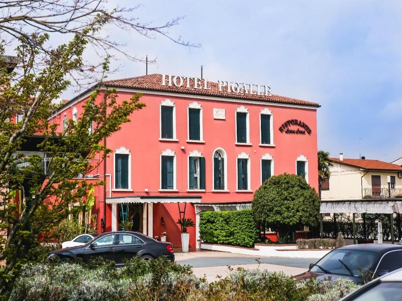 Villa Pigalle image