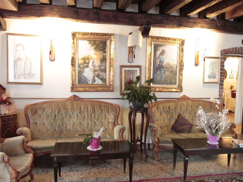 Villa Pigalle image