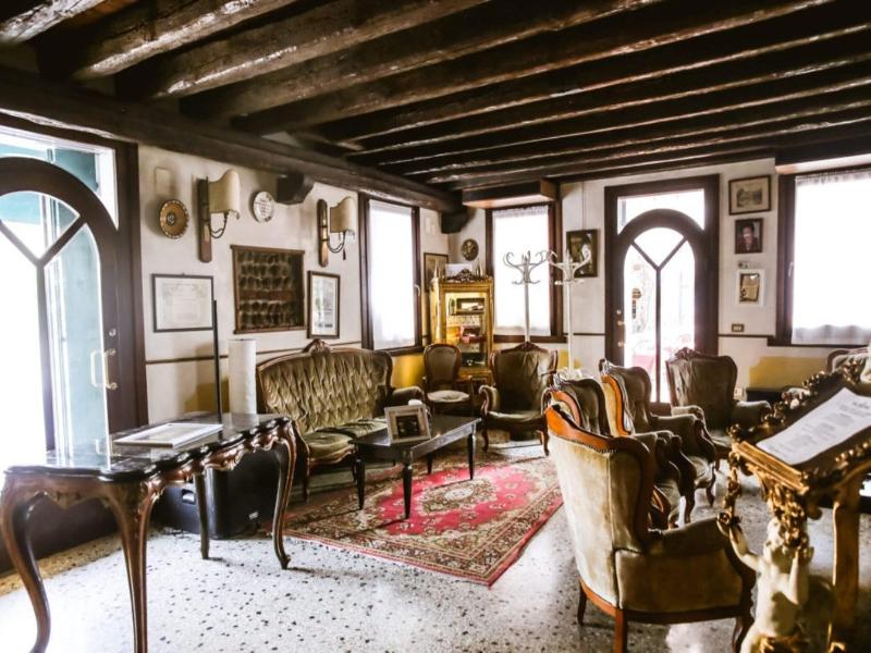 Villa Pigalle image