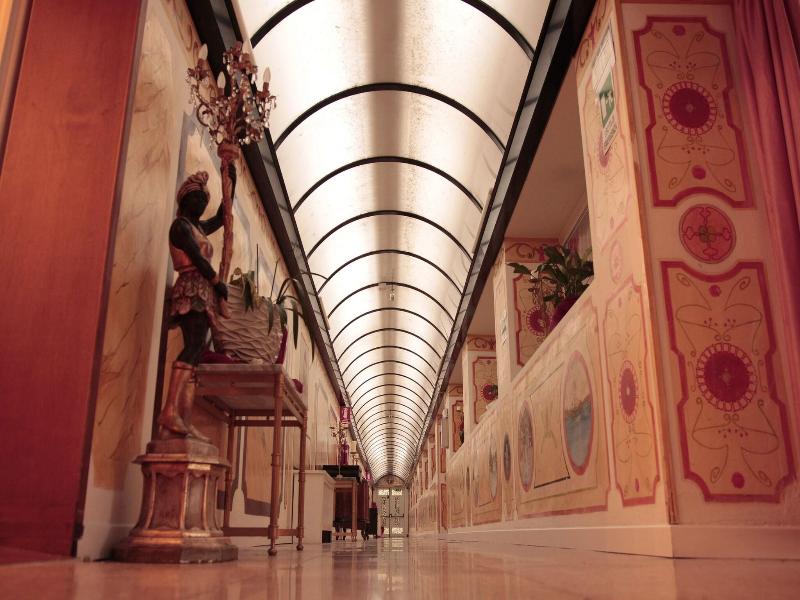 Villa Pigalle image