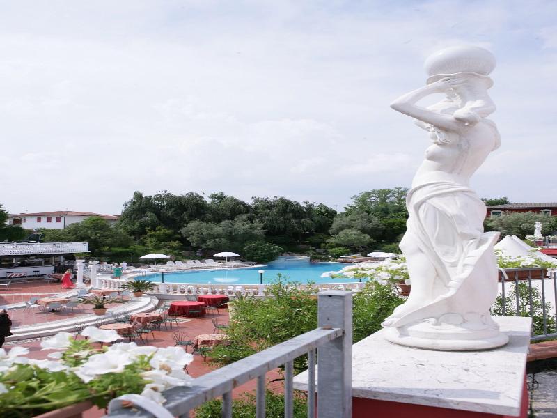 Villa Pigalle image