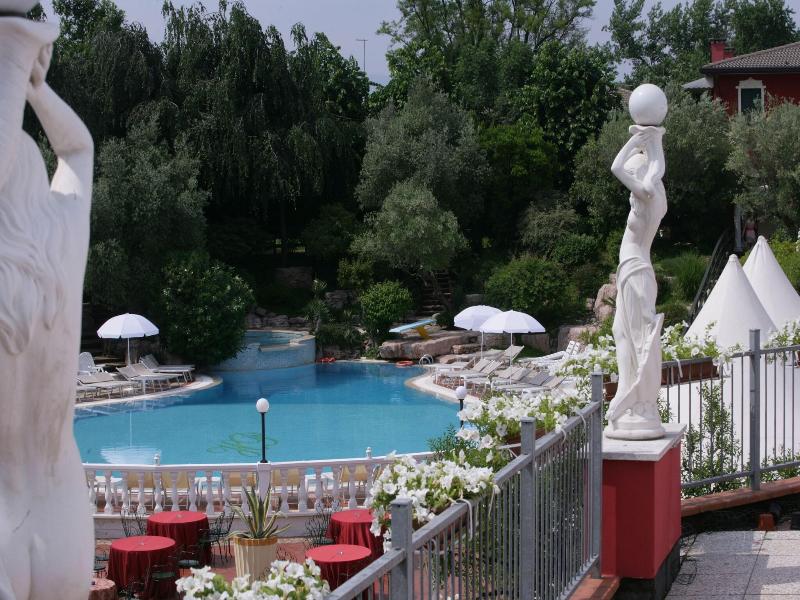 Villa Pigalle image