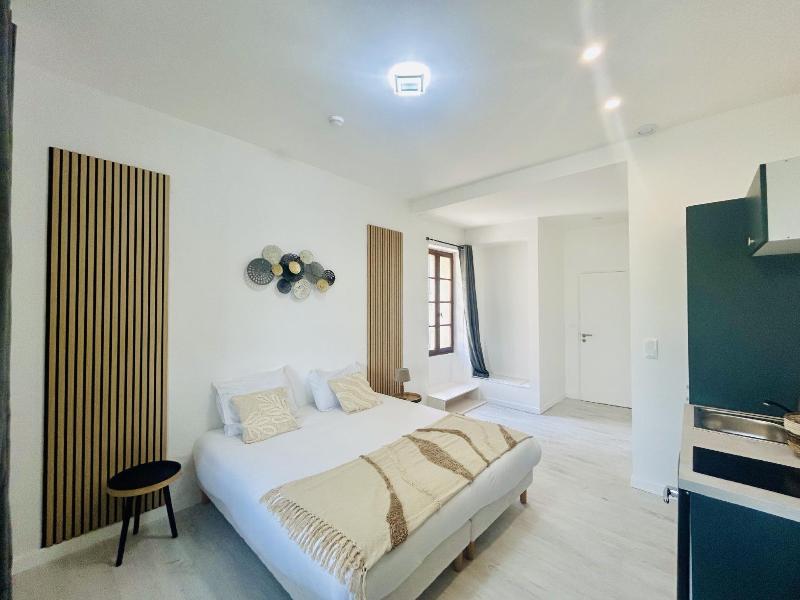 Altitude 823 image