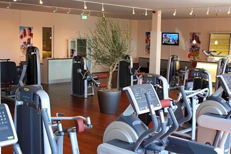 Sportpark Hotel Isernhagen image
