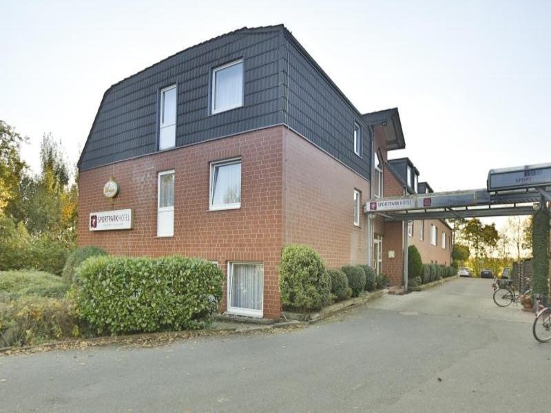 Sportpark Hotel Isernhagen image