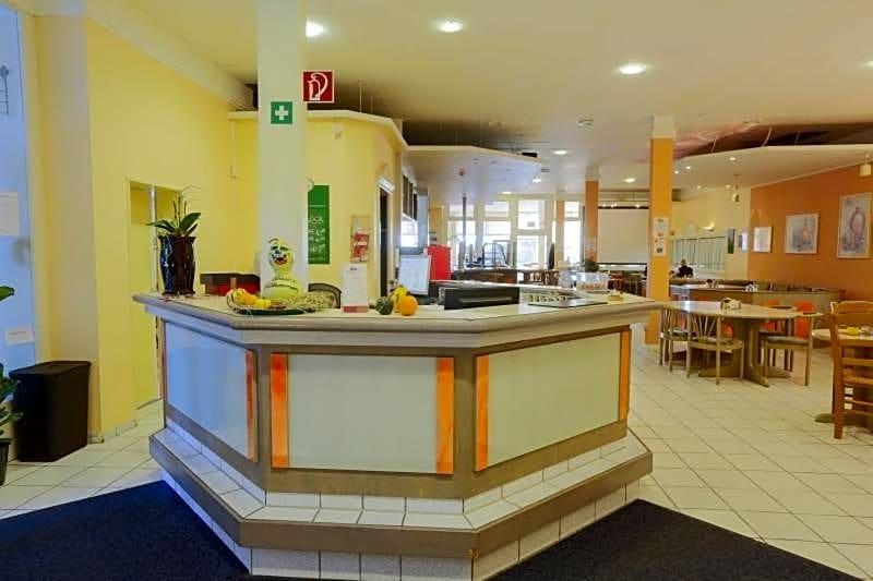 Sportpark Hotel Isernhagen image