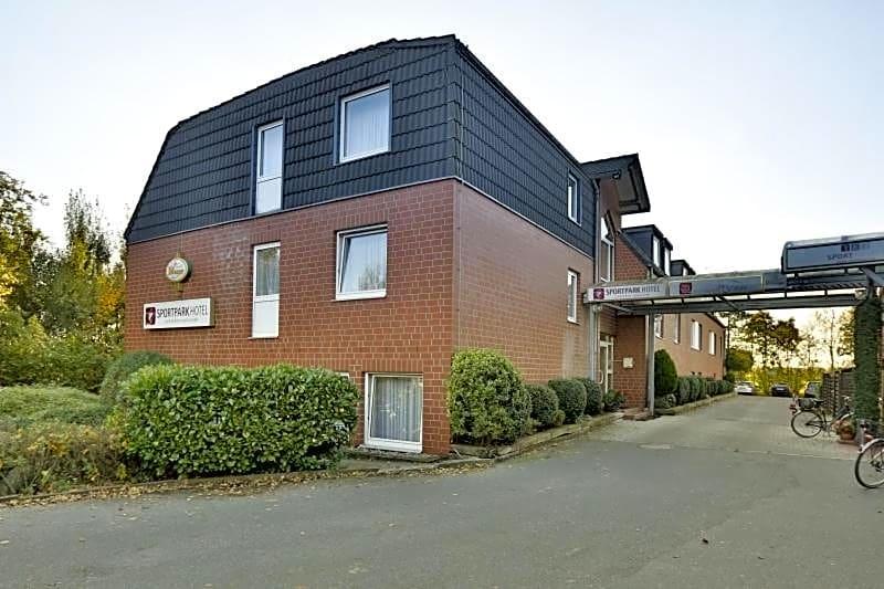 Sportpark Hotel Isernhagen image