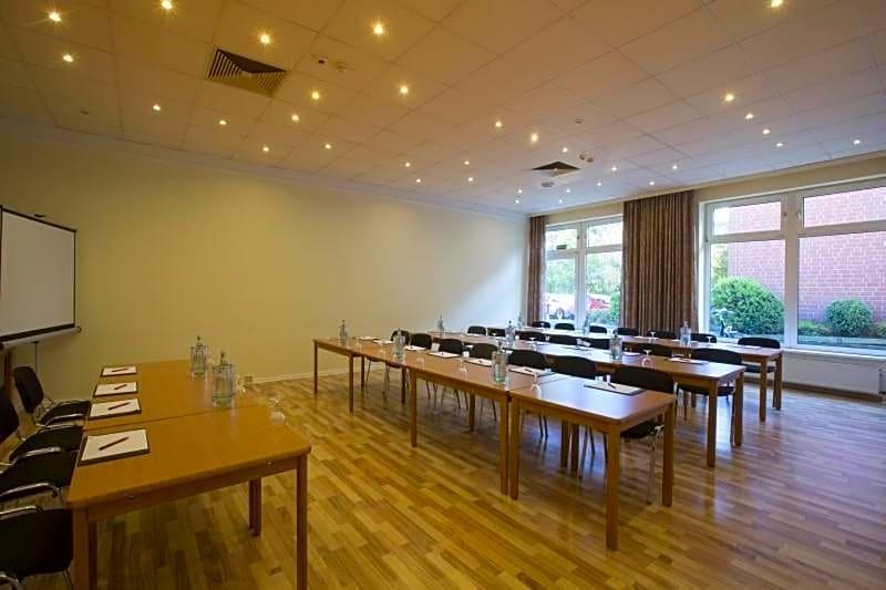 Sportpark Hotel Isernhagen image