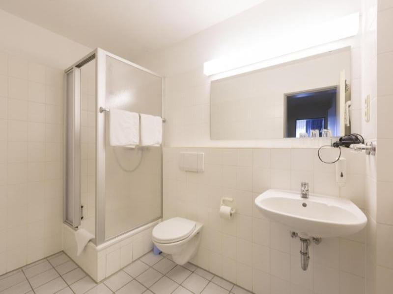 Sportpark Hotel Isernhagen image