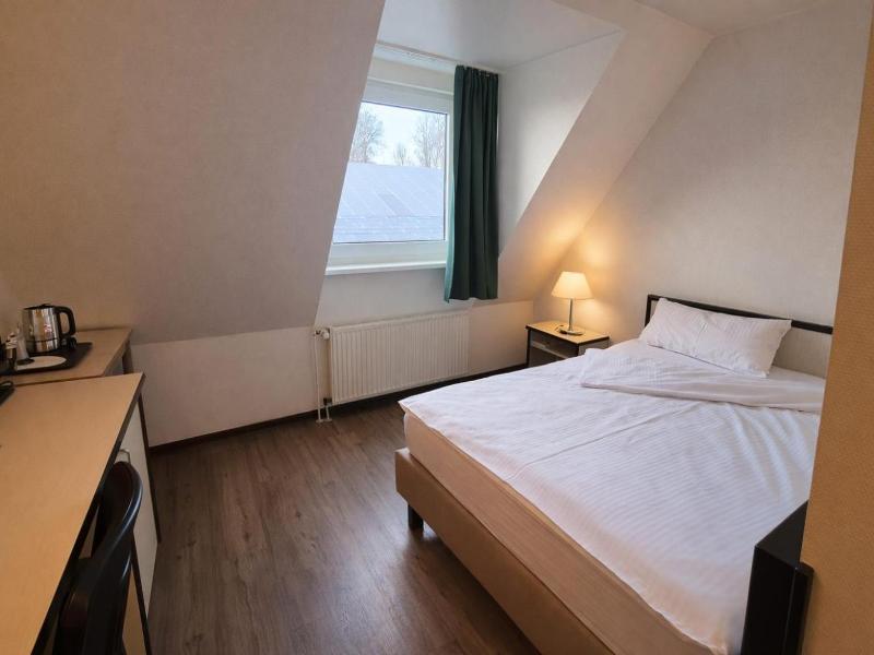 Sportpark Hotel Isernhagen image