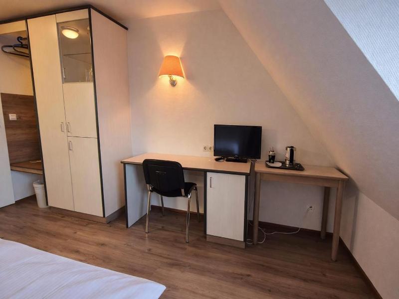 Sportpark Hotel Isernhagen image