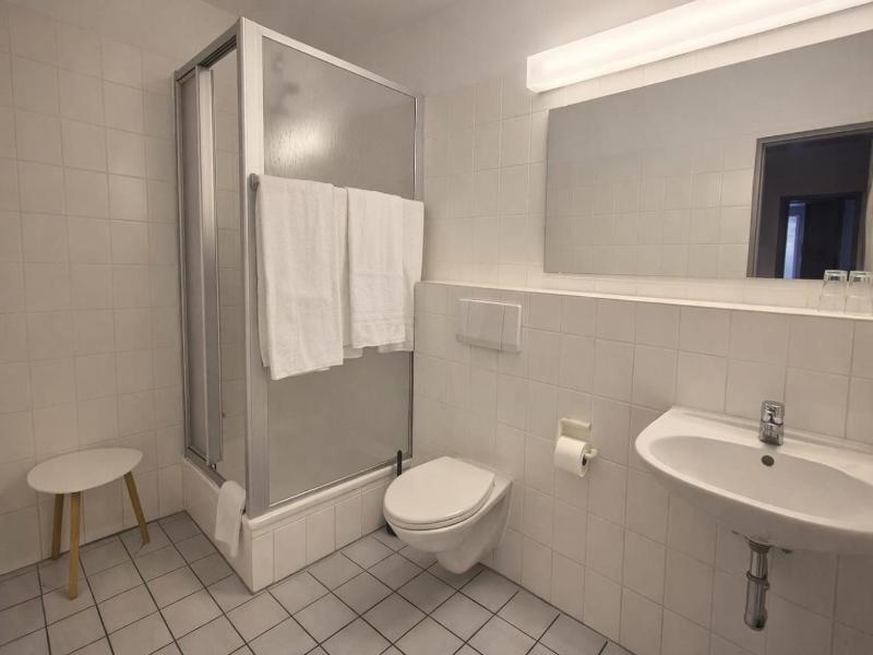Sportpark Hotel Isernhagen image