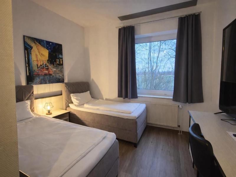 Sportpark Hotel Isernhagen image