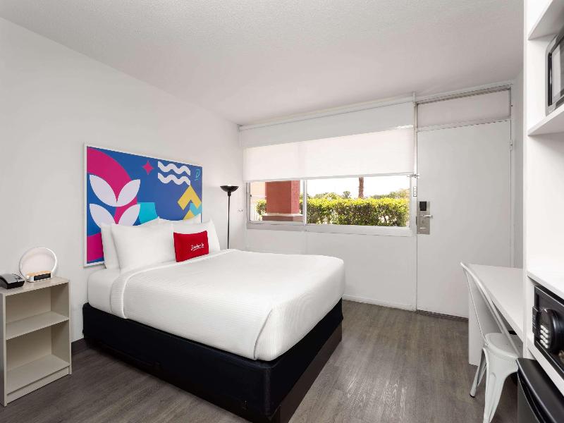 Baymont by Wyndham Orlando North Millenia image