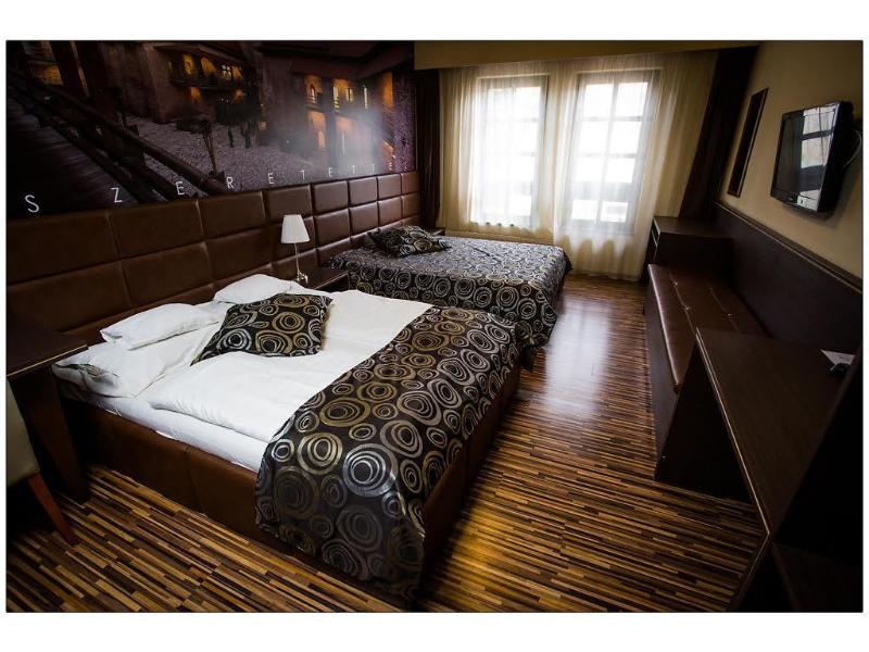 Hotel Corvin image