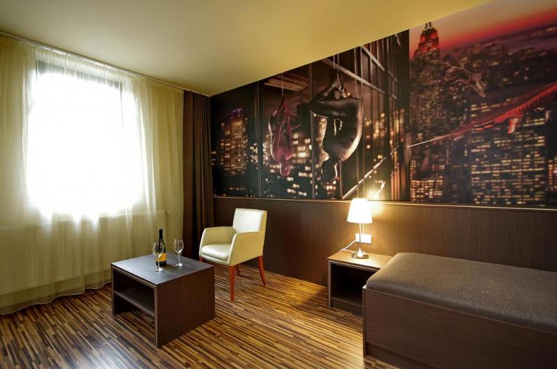 Hotel Corvin image