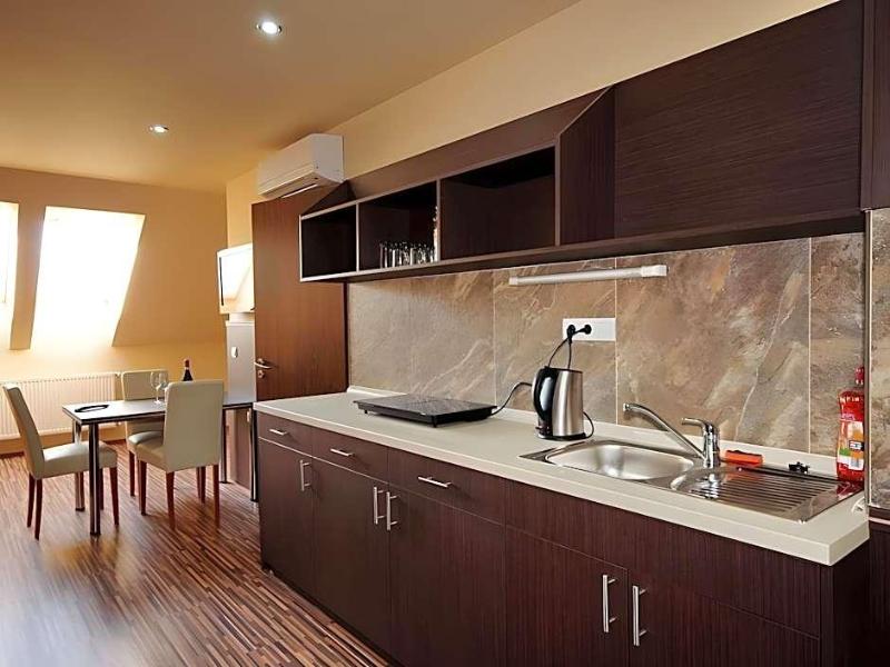 Hotel Corvin image