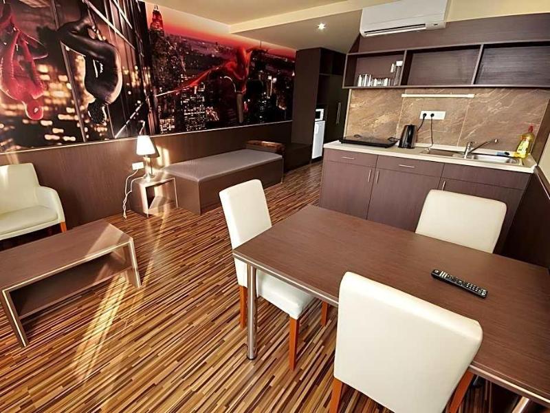 Hotel Corvin image