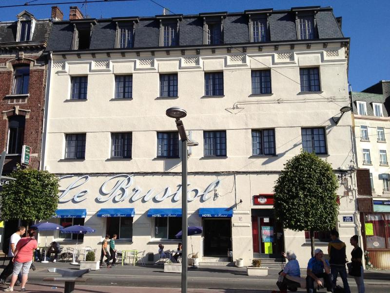 Le Bristol image