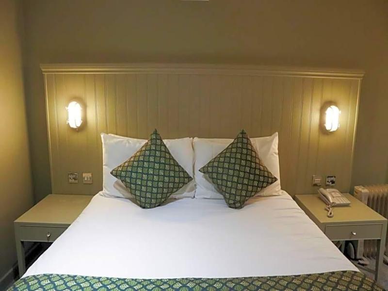George Hotel image
