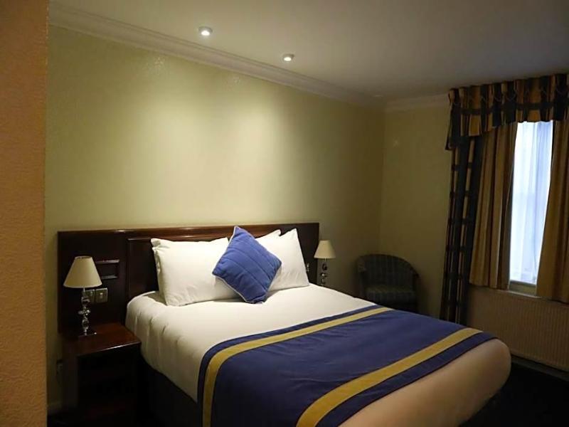 George Hotel image