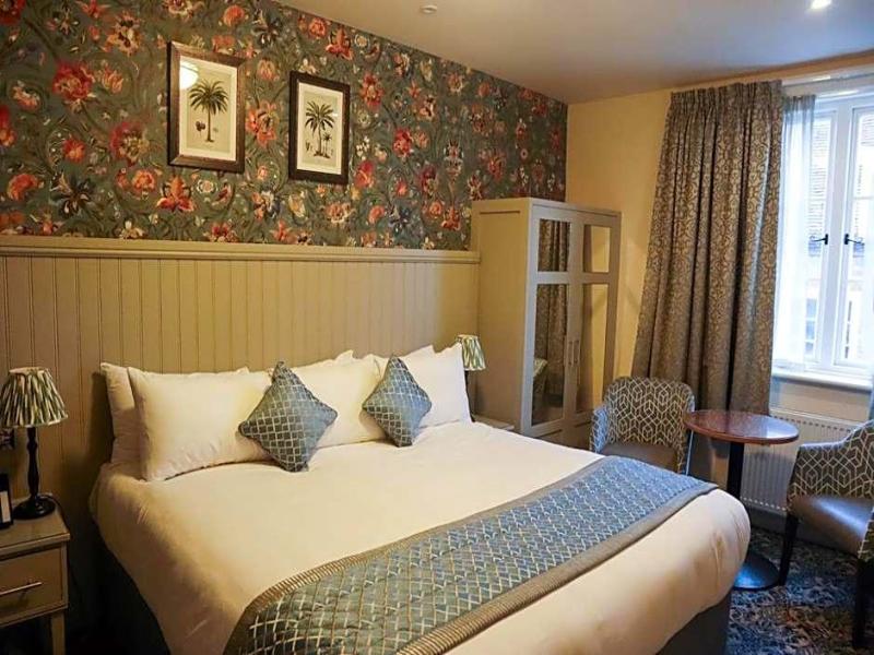 George Hotel image