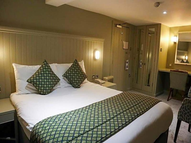 George Hotel image