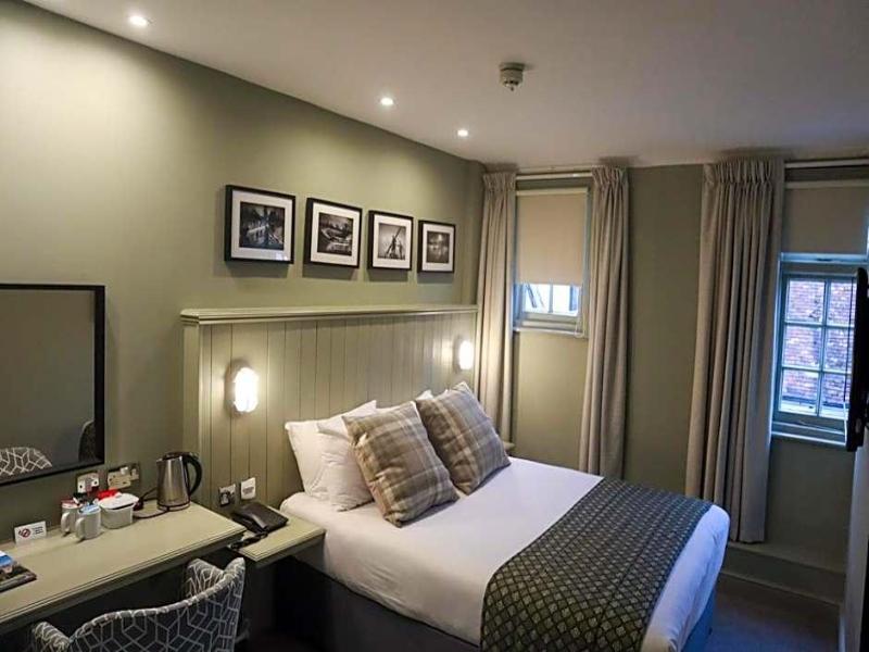 George Hotel image