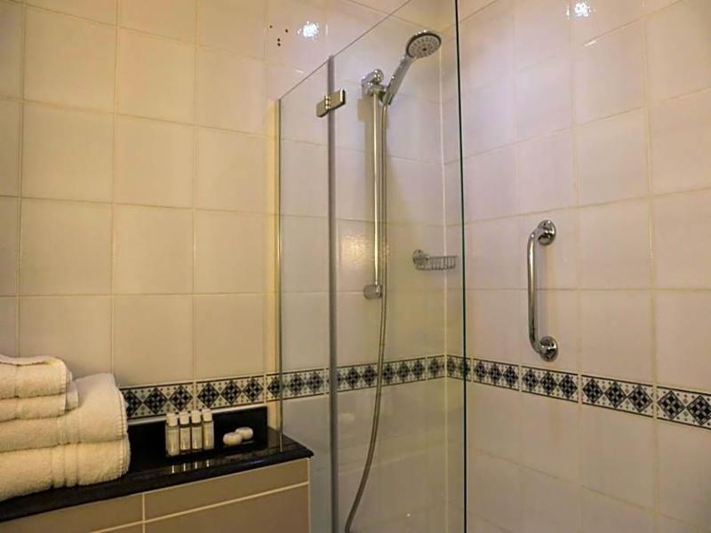 George Hotel image