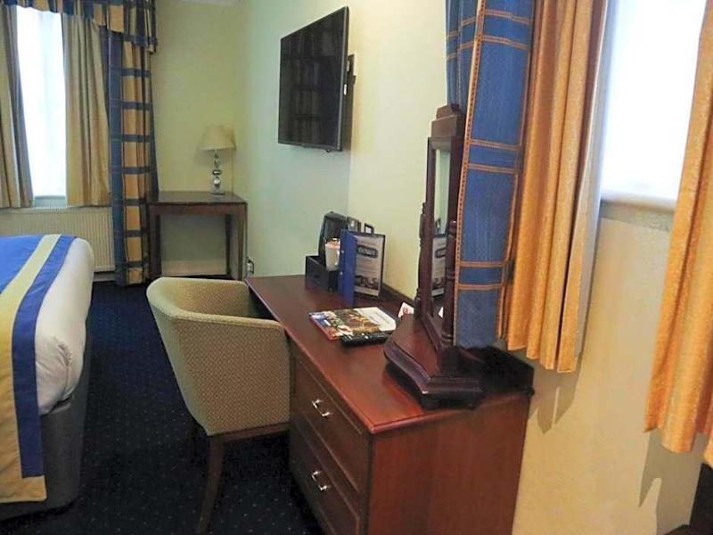 George Hotel image