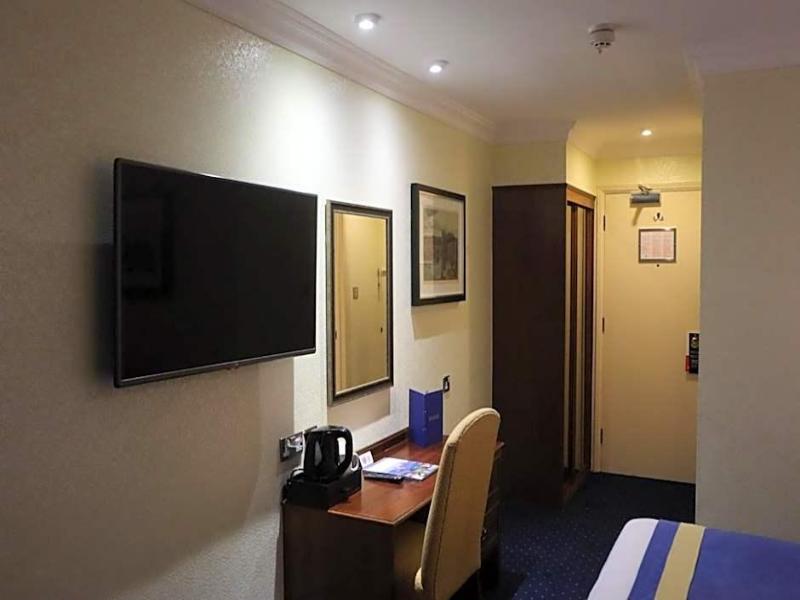 George Hotel image