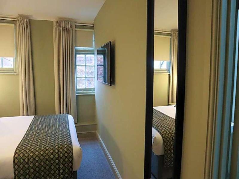 George Hotel image