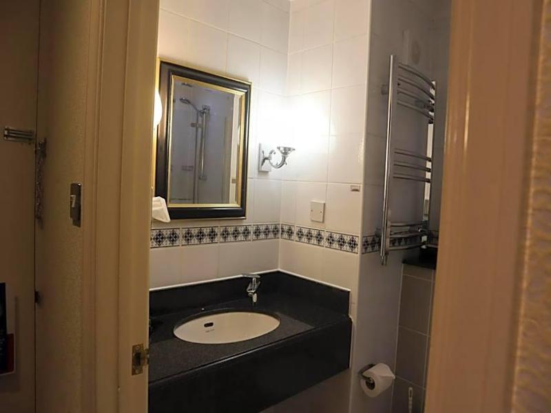 George Hotel image