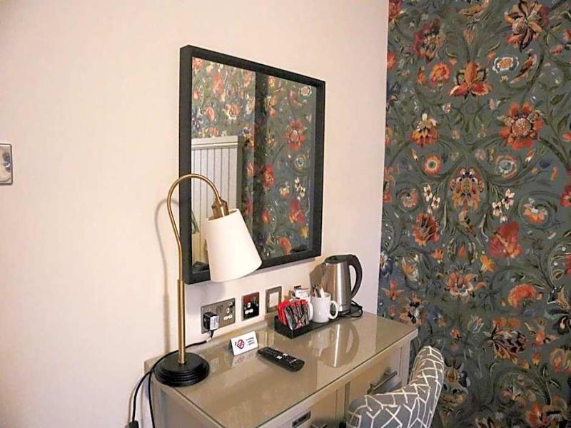 George Hotel image