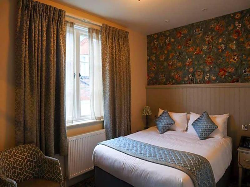 George Hotel image
