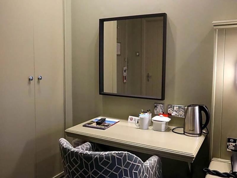 George Hotel image