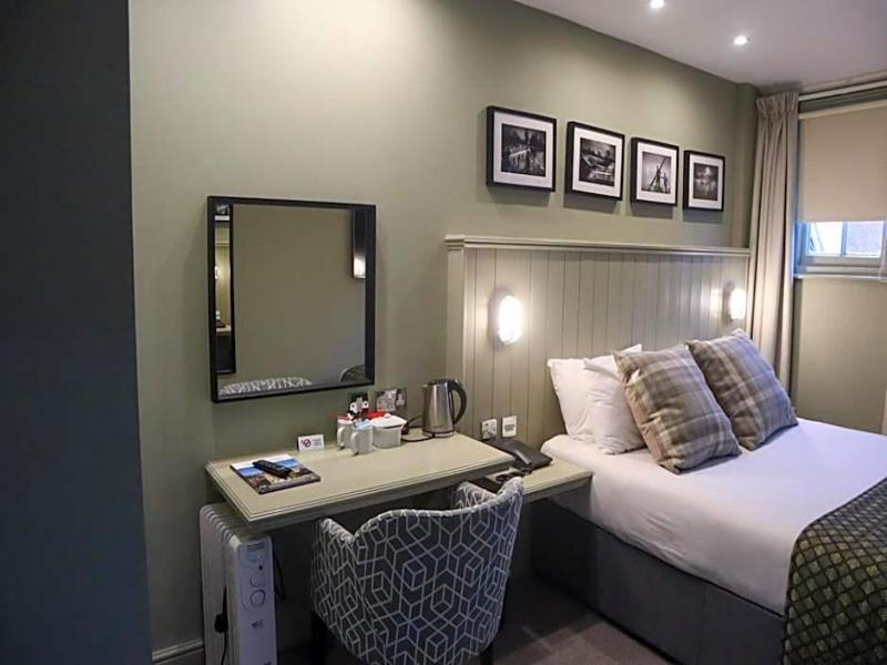 George Hotel image