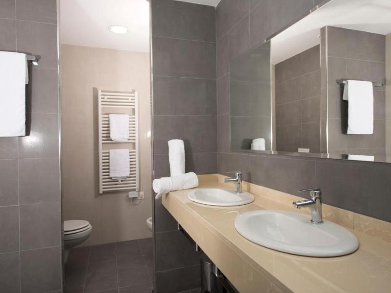 Portodrach Aparthotel & Suites image