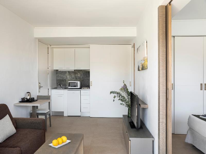 Portodrach Aparthotel & Suites image