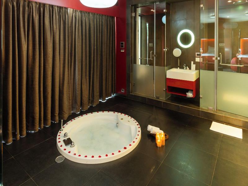 Fahrenheit Hotel image