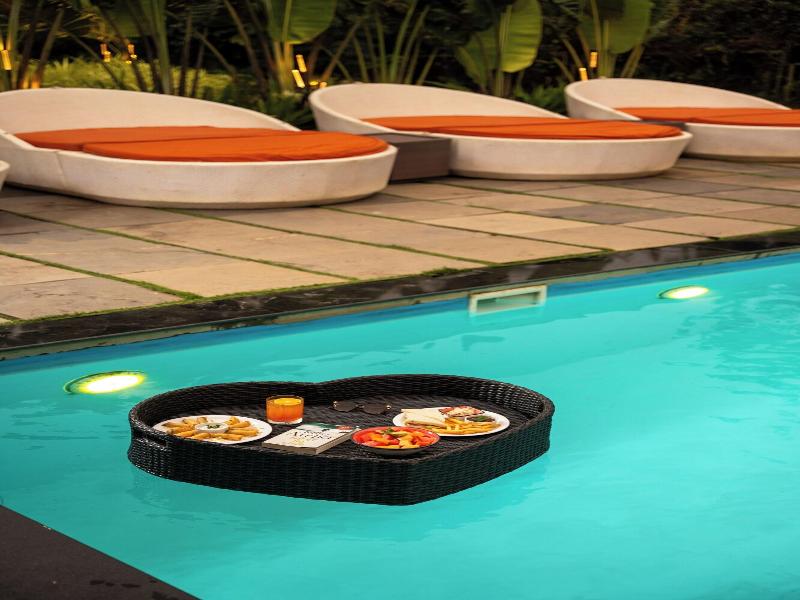 Fahrenheit Hotel image