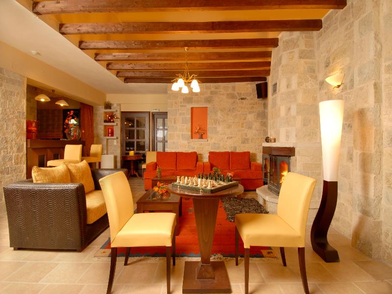 Mikri Arktos Hotel (Little Bear Hotel)